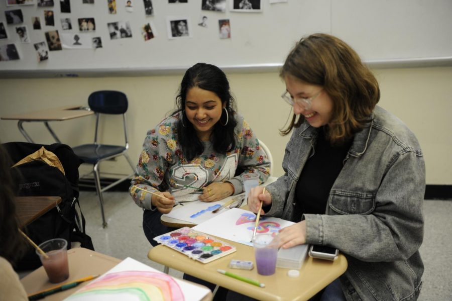 Eshika Talukder ’20 and Stephanie Gallent ’20 have fun painting posters for GSA. 