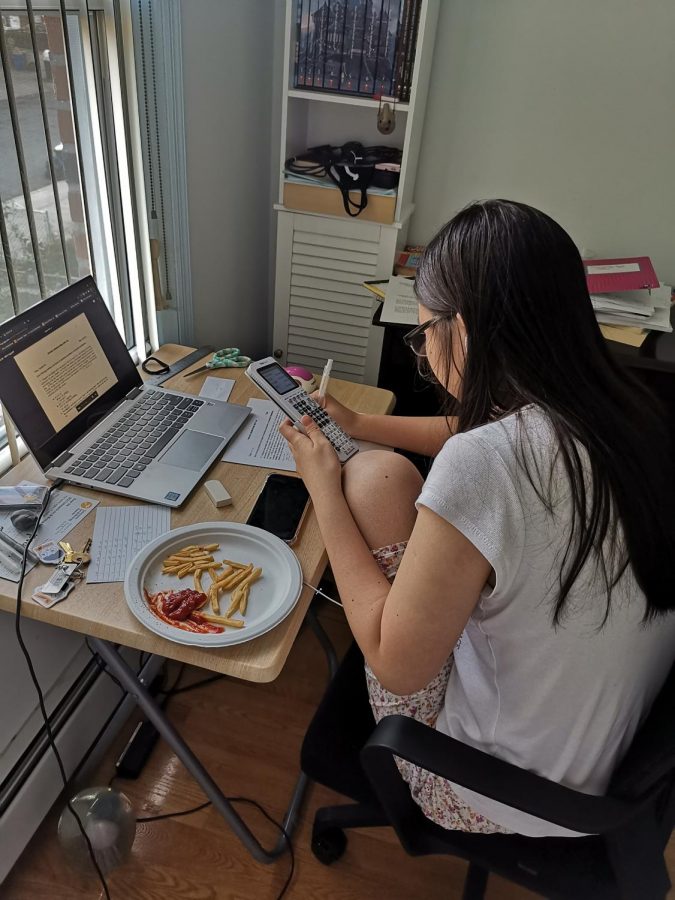 Kelly Hu ’22, a student at Stuyvesant High School, routinely sits at her desk for up to twelve hours a day. She often brings and eat her daily meals at her desk, while she is working and attending remote Zoom classes. 
