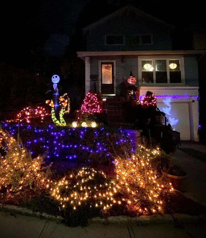 Families+continue+to+decorate+their+houses+and+yards+for+Halloween%2C+despite+a+lack+of+trick-or-treaters.%0A