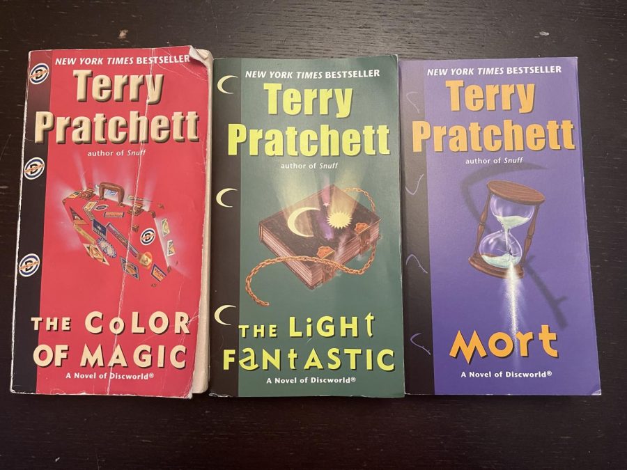 Here is a selection of popular Discworld books by Terry Pratchett.