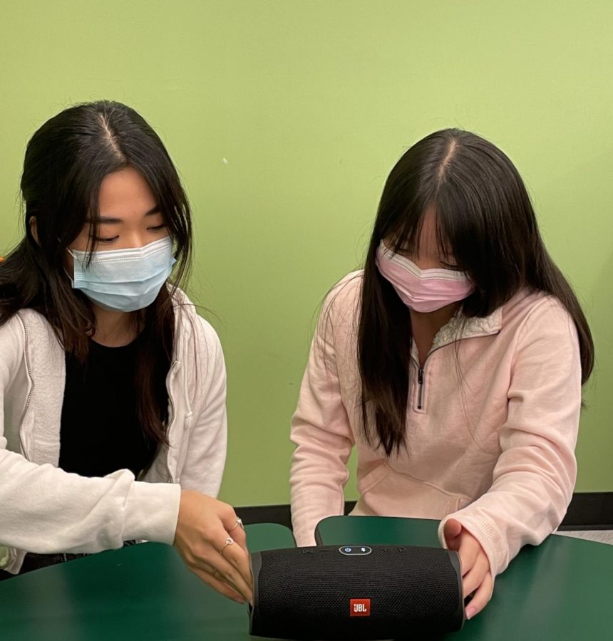Chelsea Leung ’22 and Hannah Kim ’22 feel the vibrations of a JBL speaker as they listen to “Living for the City” by Stevie Wonder.