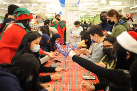 On the last day before break, students made holiday-themed bracelets at the Winter Wonderland celebration. 