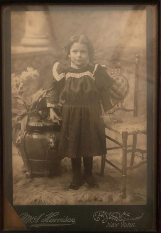 Here+is+a+portrait+of+my+great-grandmother+from+around+1900%2C+taken+%E2%80%9Copposite+the+Waldorf%E2%80%9D+when+the+hotel+was+on+the+site+of+what+is+now+the+Empire+State+Building.+Although+this+was+taken+by+a+professional+photographer%2C+this+was+the+time+period+when+Kodak%E2%80%99s+%E2%80%98Brownie%E2%80%99+cameras+hit+the+mass+consumer+market.