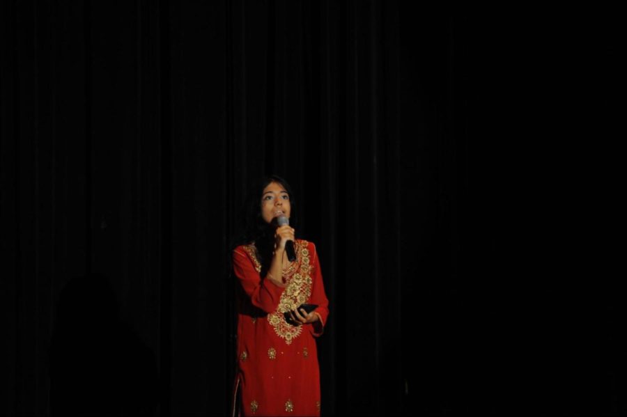 Labiba Islam ’22 singing “Tu Jo Mila” as the opening act.