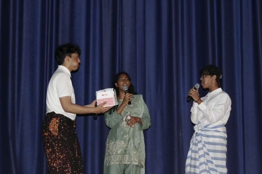 The announcers for the show (Mohammed Yasar ’23 (left), Sadiqah Quadery ’23 (middle), Shad Talha ’23 (right)) doing a skit in between performances. 