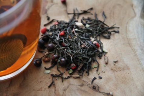 Loose tea is generally preferred amongst tea connoisseurs, as loose tea is of higher quality. 