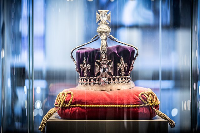 Here is a replica of the crown of the Queen Mother, along with a replica of the Kohinoor diamond, a centerpiece at Royal Coster Diamonds.