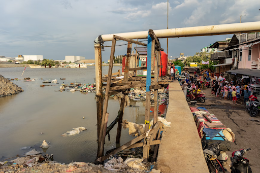 A crumbling wall is the only current remedy for residents living in Muara Baru, an area of Jakarta that has sunk fourteen feet in recent years. Behind the wall, citizens congregate as usual. 