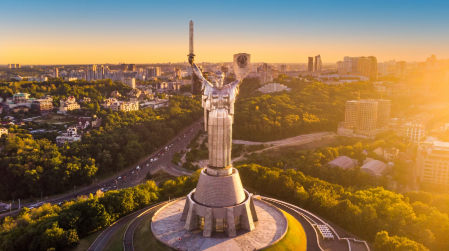 Here+is+the+Motherland+Monument.+The+statue+represents+Ukraine%E2%80%99s+independence+from+the+Soviet+Union+in+1991.%0A%0A