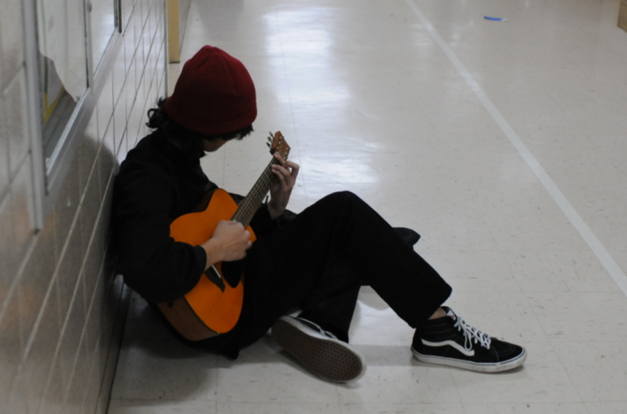 Bronx Science students love music, incorporating it in their lives daily. This can be through the various music classes offered at the school, playing music in the hallways, or simply enjoying the beauty of it. 
