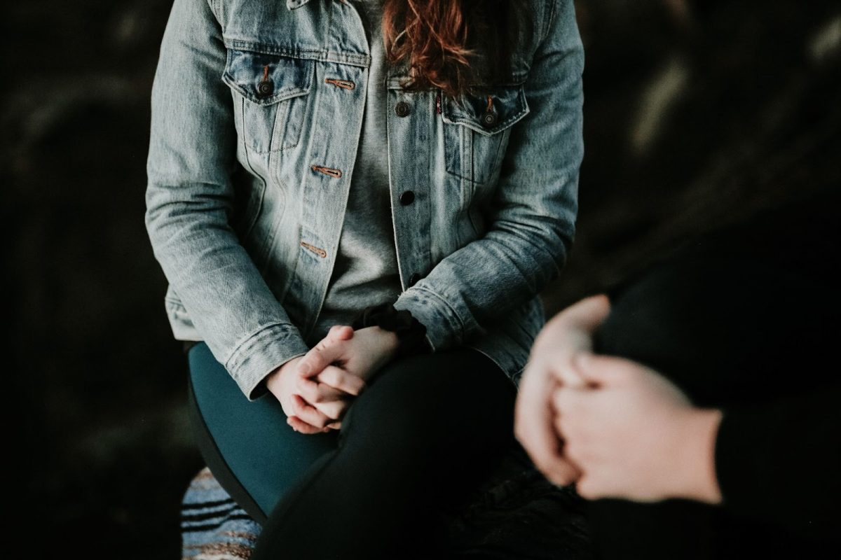 Whether it is simply having someone you trust, or a more formally established therapist, adequate mental health support will often equate to the ability to openly talk without feeling judgment or criticism. (Photo Credit: Priscille Du Preez / Unsplash)
