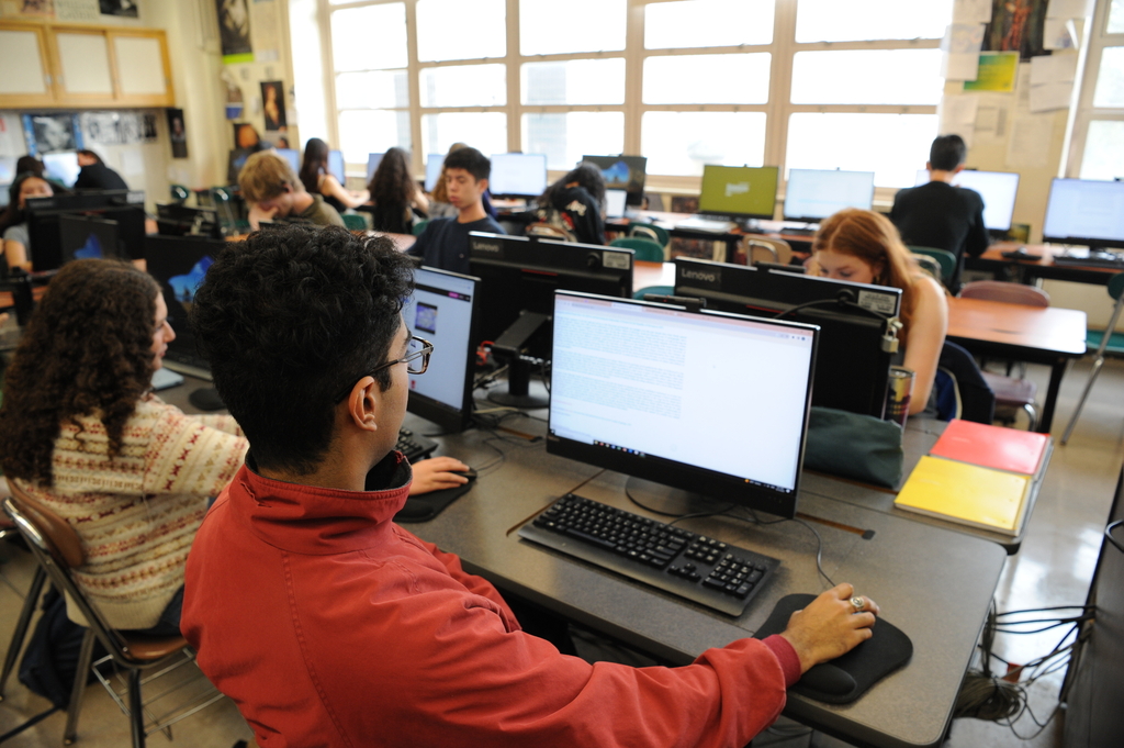 Aaqib Gondal ‘24 works on an article for The Science Survey in the Journalism Workshop class at Bronx Science.