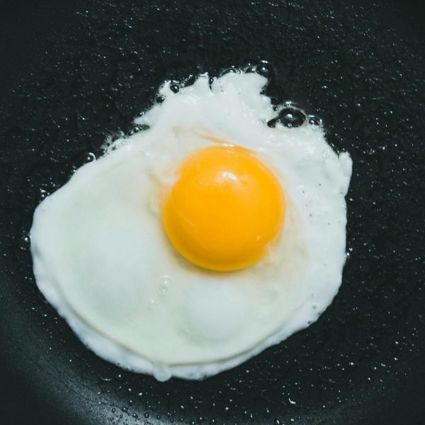 Here, I share several recipes for cooking eggs, with lots of advice and recommendations. (Photo Credit: Jonathan Cooper / Unsplash)