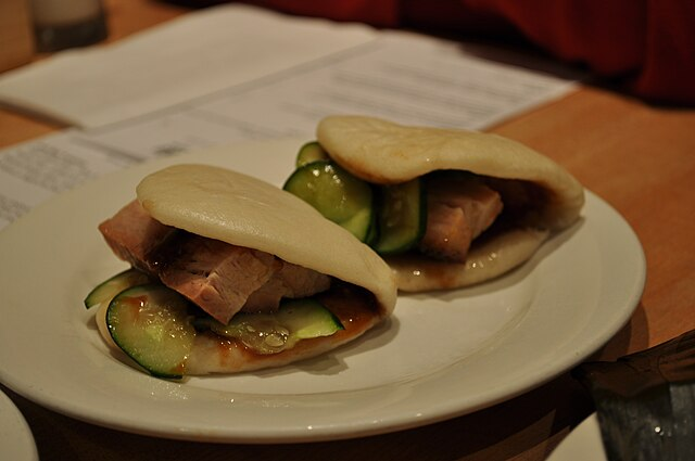 At Momofuku Noodle Bar, various Japanese inspired appetizers complement the vibrant atmosphere. (Photo Credit: Schellack, CC BY 3.0 , via Wikimedia Commons)