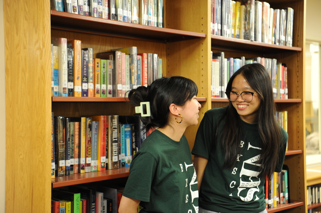 Audrey Conan ’25 and Emily Guo ’25 from The National Honor Society have a conversation in Bronx Science’s library.