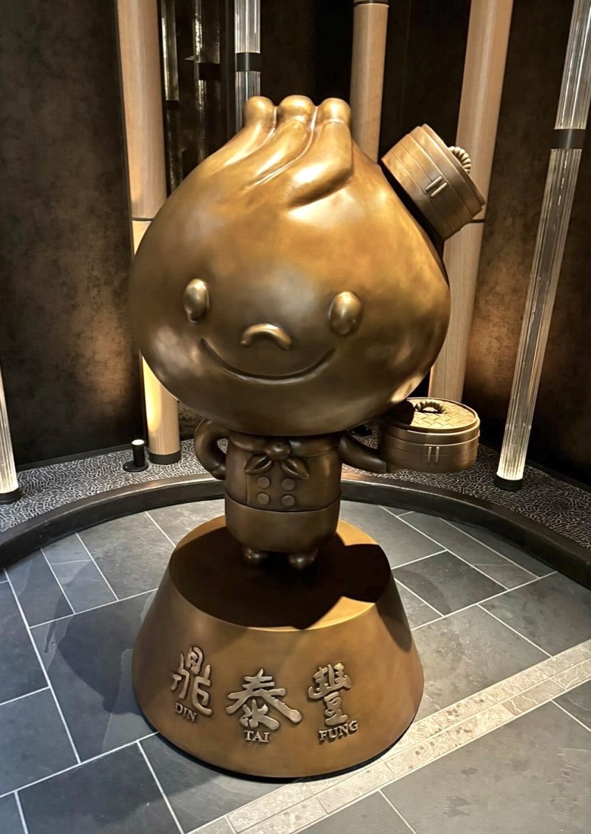 At the entrance, guests are greeted by a smiley bronze sculpture of Bao Bao, Din Tai Fung’s anthropomorphic dumpling mascot.