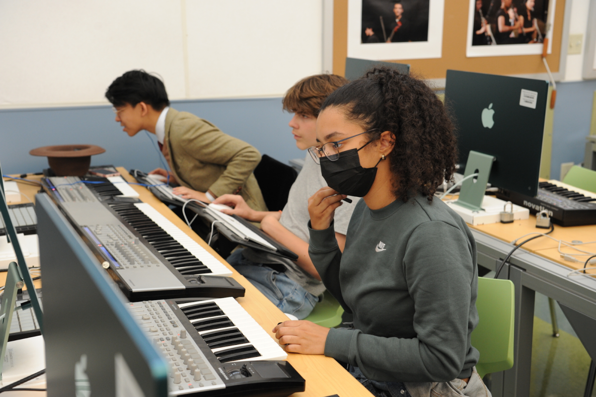 Krismel Fuentes ’28 analyzes her piano roll interface, correcting mistakes and editing sounds.