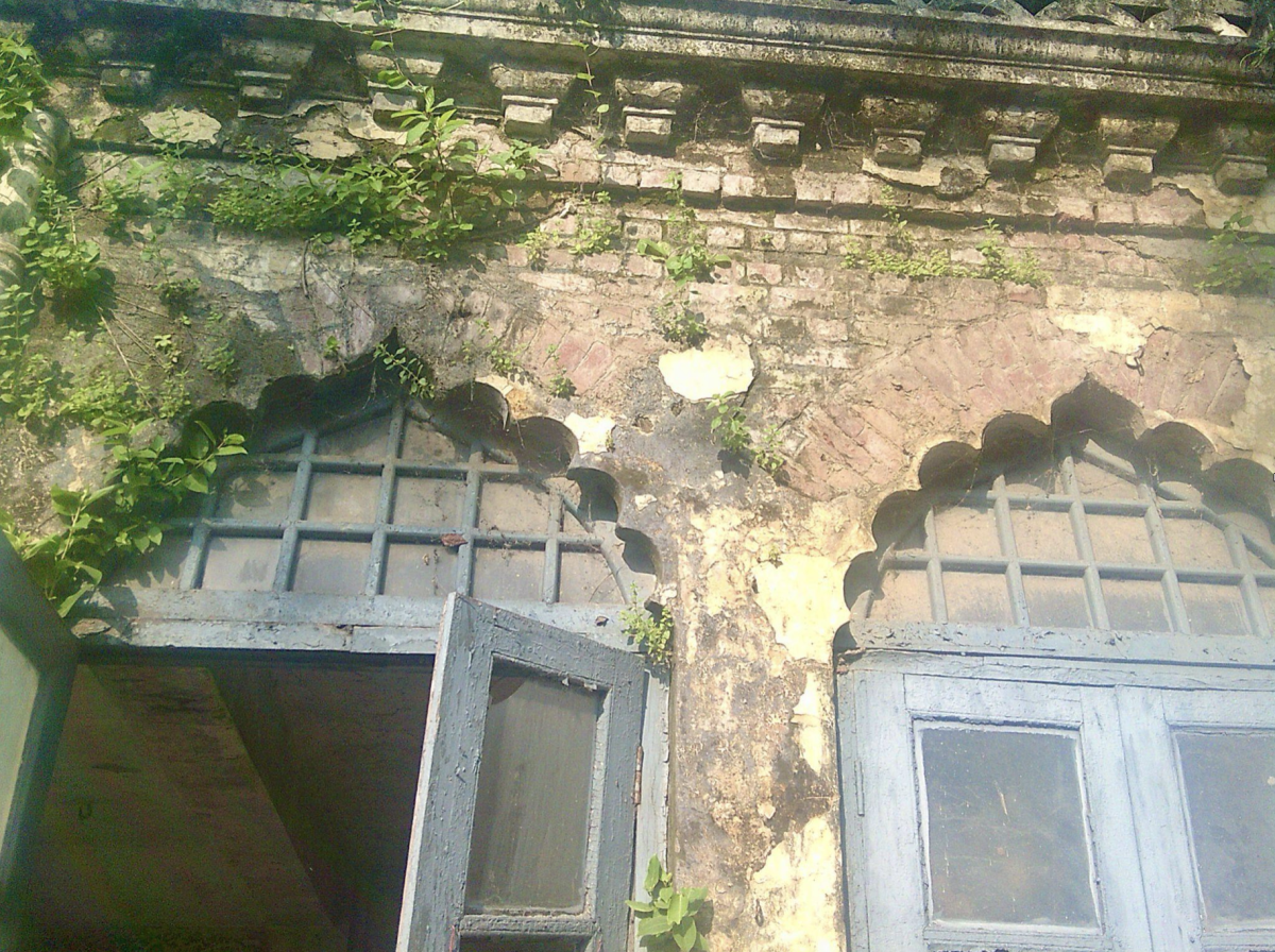 Pictured are the front doors to the palace.