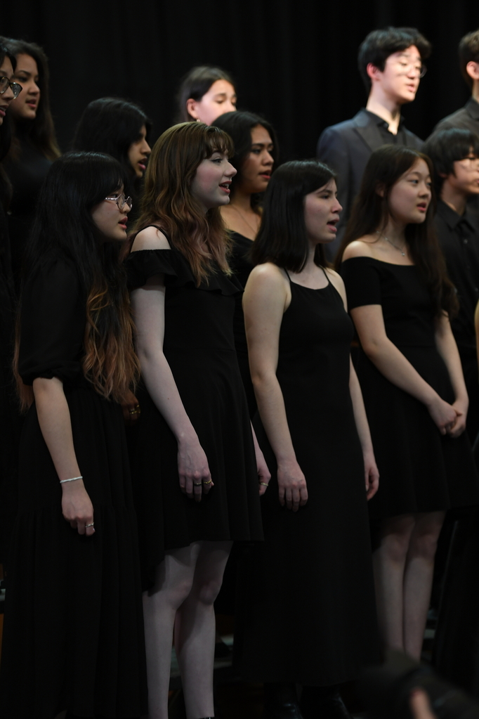 Chorus members (left to right) Hanako Araki ‘28, Summer Smith ‘25, Skylar Tom ‘25, and Luna Shao ‘27 begin their performance.