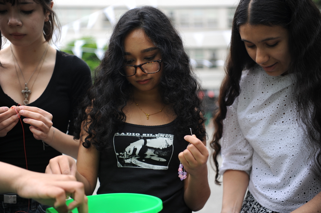 Sukonna Sahadat ‘26 and her friends search through buckets of funky beads in order to make fashionable bracelets! 