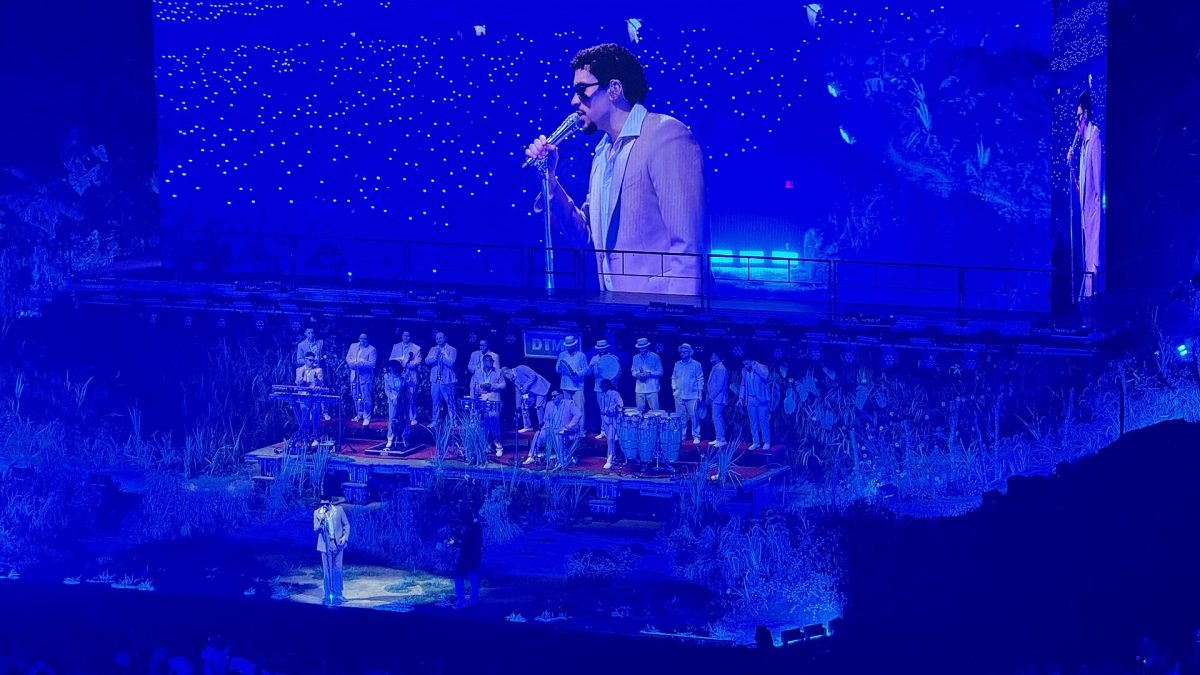 Here, Bad Bunny performs at the 'No me quiero ir de aquí' Residency in Puerto Rico in 2025. (Photo Credit: Comecoquito , via Wikimedia Commons)