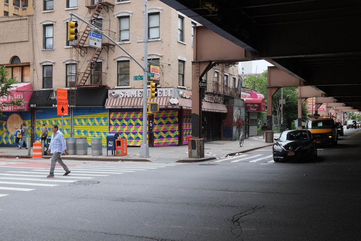 At the intersection of 125th Street and Park Avenue in East Harlem, a deli is seen. Harlem is considered to be a food desert. (Photo Credit: Paul Sableman from St. Louis, MO, CC BY 2.0 , via Wikimedia Commons)